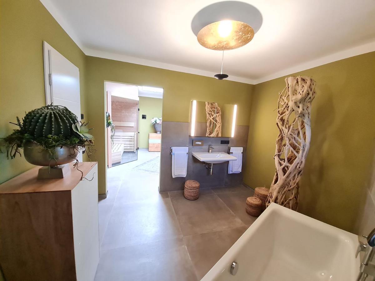 Rosendomizil Klein Venedig Hotell Malchow  Exteriör bild